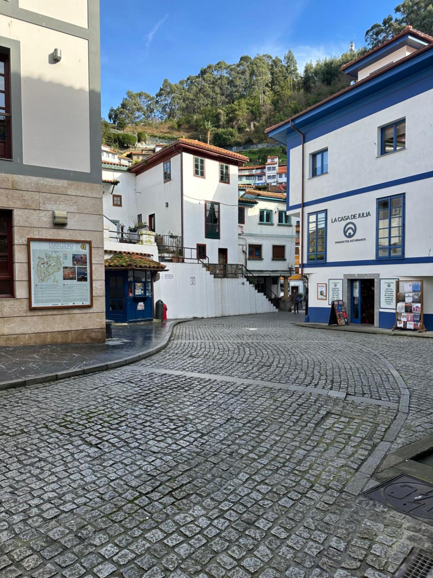 Apartamentos Urbanin I Plaza Ayuntamiento Cudillero Exterior foto